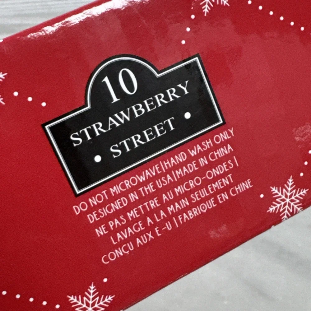 NIB CHRISTMAS/HOLIDAY MOUSE SALT AND PEPPER SHAKER SET 10 Strawberry Street
